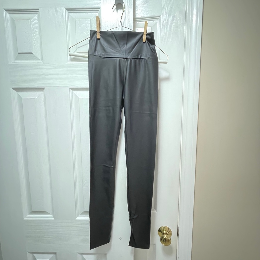 Charlotte Russe leather look skinny leg pants NWT size XS, Black